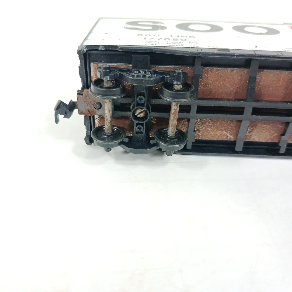 Athearn HO Scale Soo Line 50ft Plug Door Boxcar 1335 White Red Road 177850